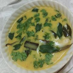 A picture of Gujarati kadhi.