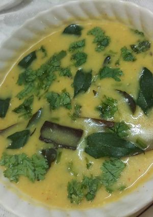 A picture of Gujarati kadhi.