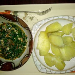 A picture of Fresh potatoes with vegetable sauce.
