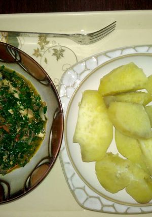 A picture of Fresh potatoes with vegetable sauce.
