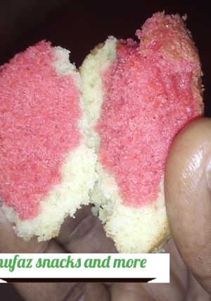 A picture of Vanilla and red velvet cake.