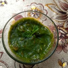 A picture of Aloo bukharay ki chutni.