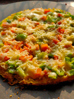 A picture of Noodles pizza.