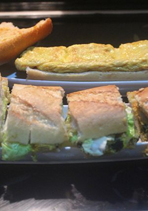 Foto principal de Bocadillo de tortilla y canelones