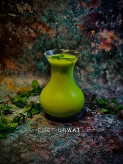 A picture of Apple and pineapple smoothie.