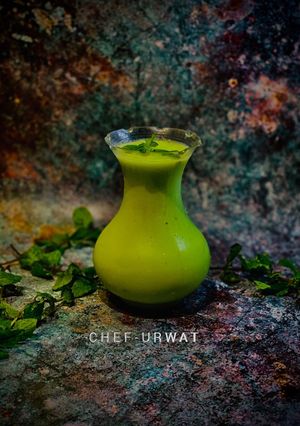 A picture of Apple and pineapple smoothie.