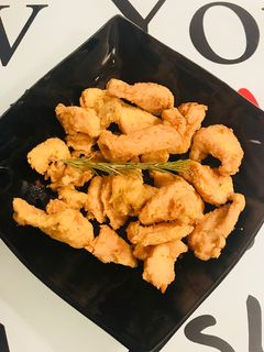 Una foto de Pollo adobado y rebozado en harina de maíz