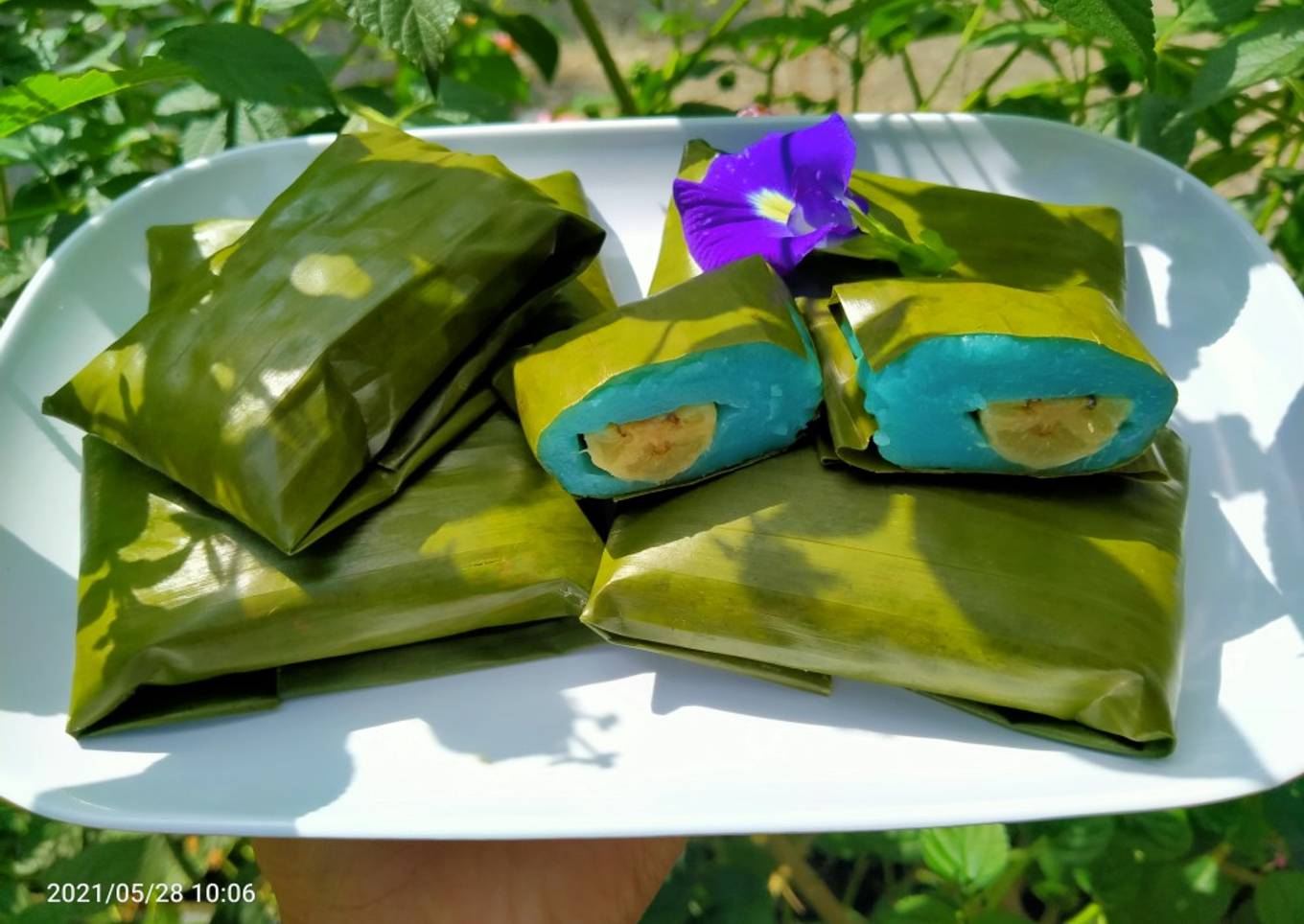 Kue Nagasari bunga telang