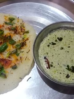 रवा उत्तपम(rawa uttapam recipe in hindi) रेसिपी मुख्य फोटो