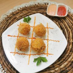 A picture of Dutch Bitterballen Mozzarella.