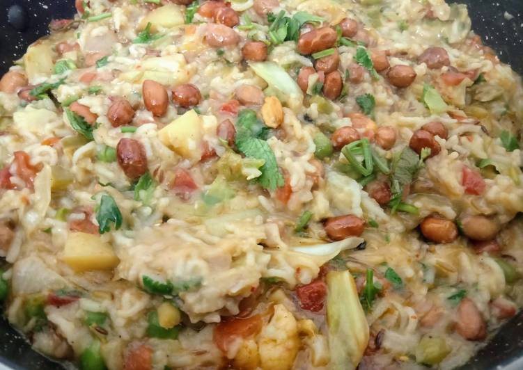 Mix Vegetable and Peanut Khichdi