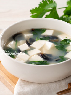 香菜皮蛋豆腐湯 的食譜成品照片