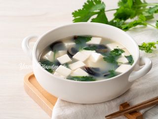 香菜皮蛋豆腐湯