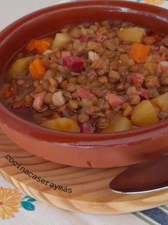 Una foto de Potaje de lentejas con jamón
