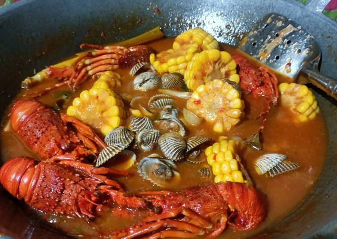 Lobster & kerang saus Padang