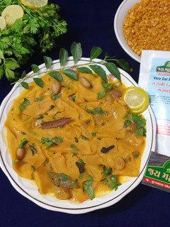 દાળ ઢોકળી (Dal Dhokli Recipe In Gujarati) રેસીપી મુખ્ય ફોટો