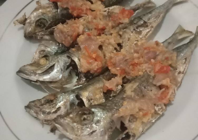 Resep Ikan goreng sambal bawang Anti Gagal