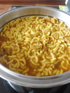 Una foto de Fideuá con carne