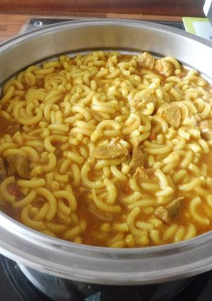 Una foto de Fideuá con carne