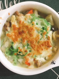 奶油白醬雞腿焗烤麵 的食譜成品照片