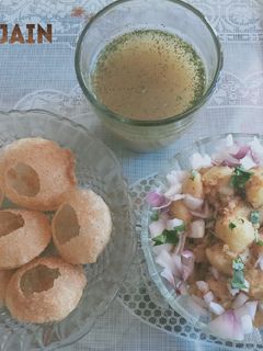 सूजी के गोल गप्पे(Suji ke golgappe recipe in Hindi) रेसिपी मुख्य फोटो