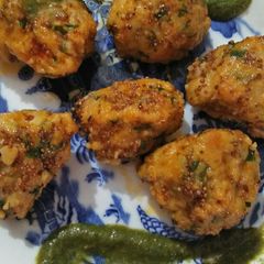 A picture of Methi muthiya.