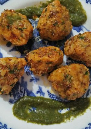 A picture of Methi muthiya.