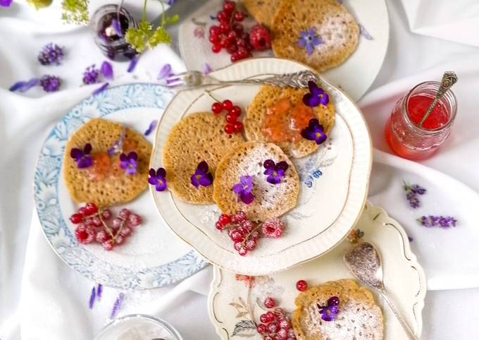 Blinis oder Buchweizen-Pfannkuchen