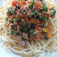 A picture of Spaghetti with fish sauce.