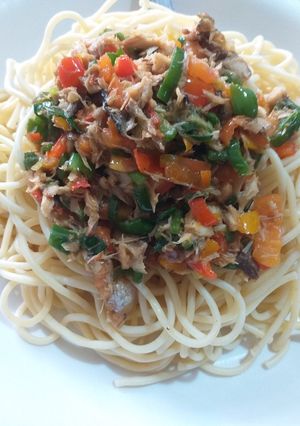 A picture of Spaghetti with fish sauce.