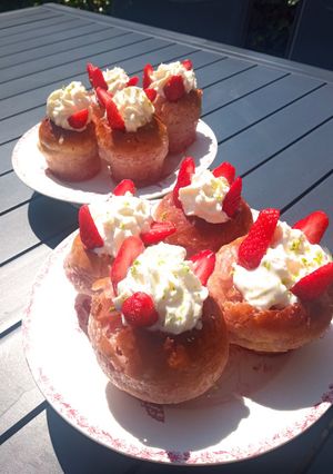Une photo de Babas rhum fraises