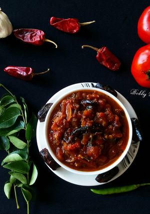 A picture of Tomato khajur khatta.