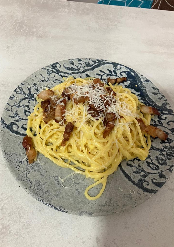 Una foto de Espaguetis a la Carbonara (sin nata)