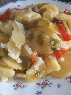 Una foto de Patatas a lo pobre en jarra microcook