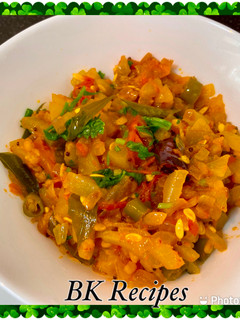 தோசைக்காய் தக்காளி கூட்டு (Dosaikaai thakkali koottu recipe in tamil) செய்முறை முக்கிய புகைப்படம்