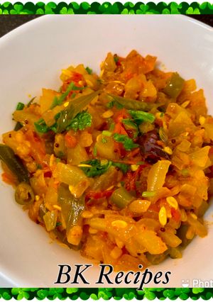 தோசைக்காய் தக்காளி கூட்டு (Dosaikaai thakkali koottu recipe in tamil) செய்முறை முக்கிய புகைப்படம்