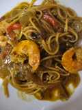 Spaguetini con langostinos en salsa de curry