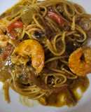 Spaguetini con langostinos en salsa de curry