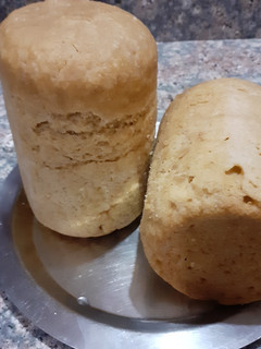 A picture of Bread in pressure cooker.