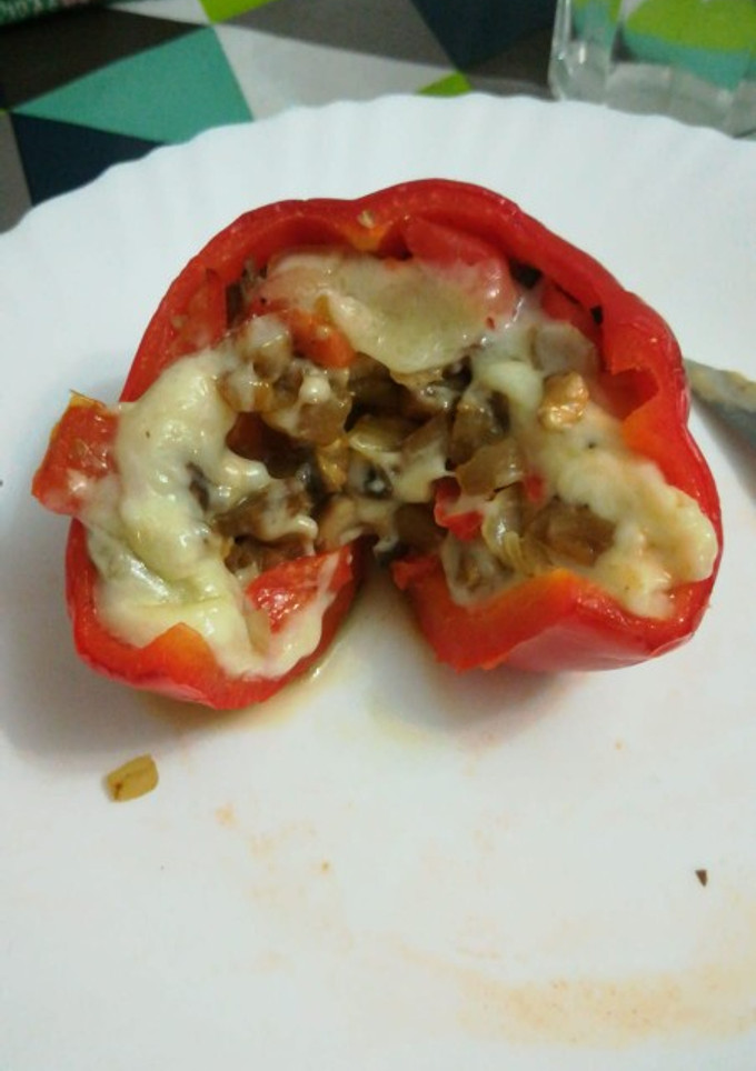 Una foto de Pimientos rellenos de verduras y queso