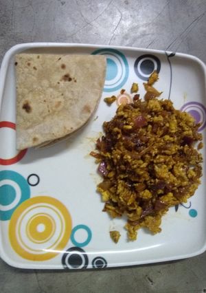 A picture of Scrambled egg (dimer jhuri).