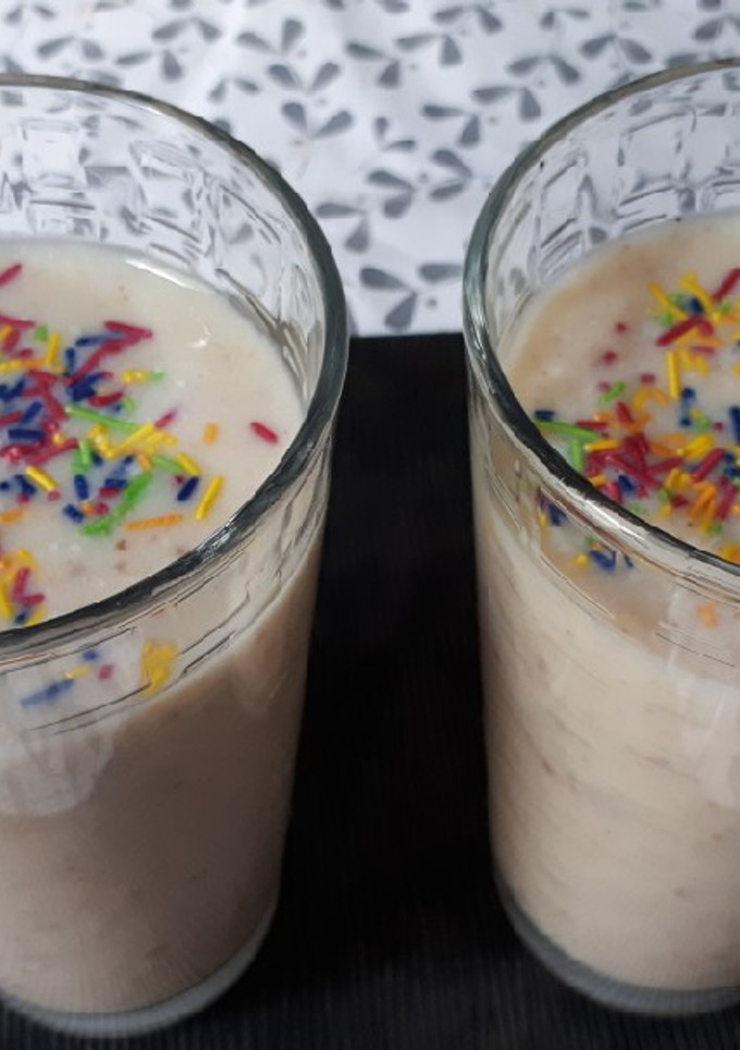 Una foto de Batido de plátano, nueces y pasas