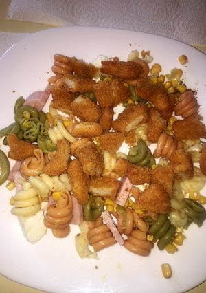 Una foto de Ensalada de pasta con merluza en airfryer