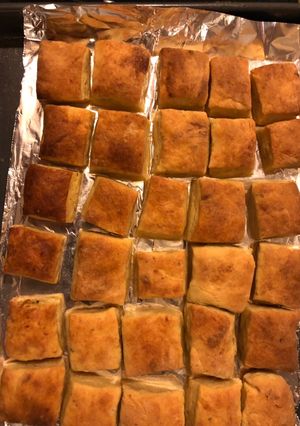 A picture of Garlic Cheese Pastry Bites.