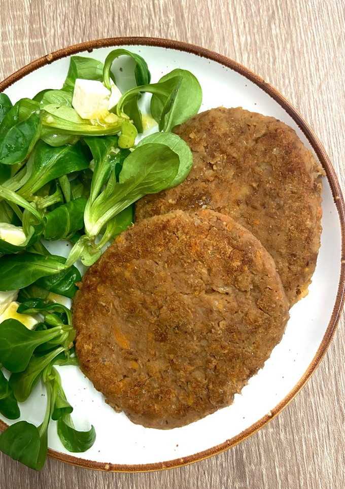 Una foto de Hamburguesas de lentejas con cebolla y zanahoria