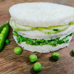 A picture of Peas chilli cucumber mayo Sandwich.
