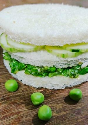 A picture of Peas chilli cucumber mayo Sandwich.