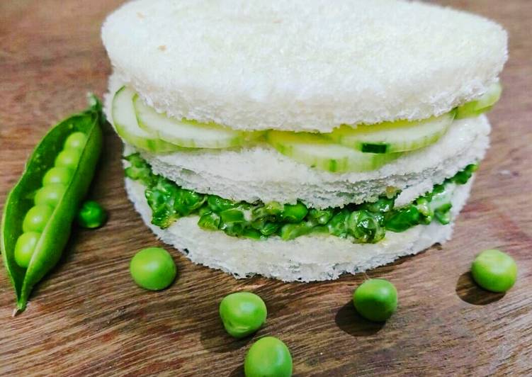 Recipe of Award-winning Peas chilli cucumber mayo Sandwich