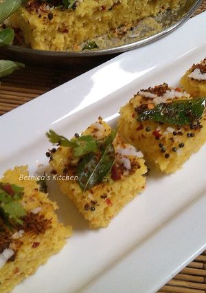 A picture of Podi Dhokla.
