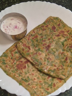 பாலக் பராத்தா (Paalak paratha recipe in tamil) செய்முறை முக்கிய புகைப்படம்